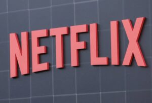 Netflixのロゴが赤い立体文字で表示された看板のクローズアップ